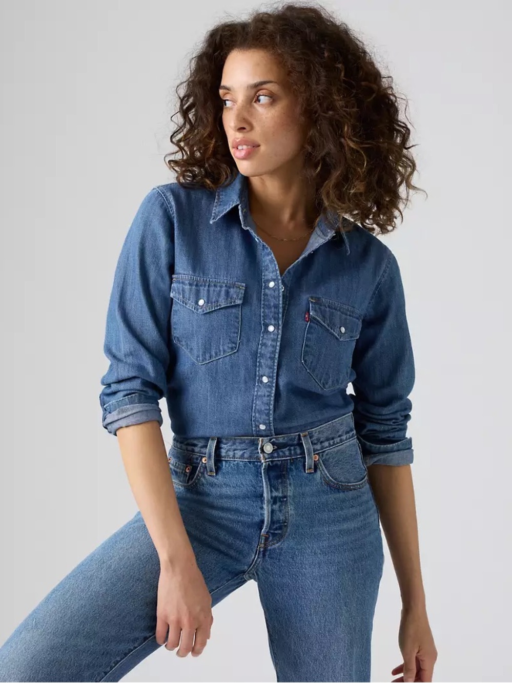 LEVI'S PREMIUM Women’s Medium
Iconic Western Denim Shirt